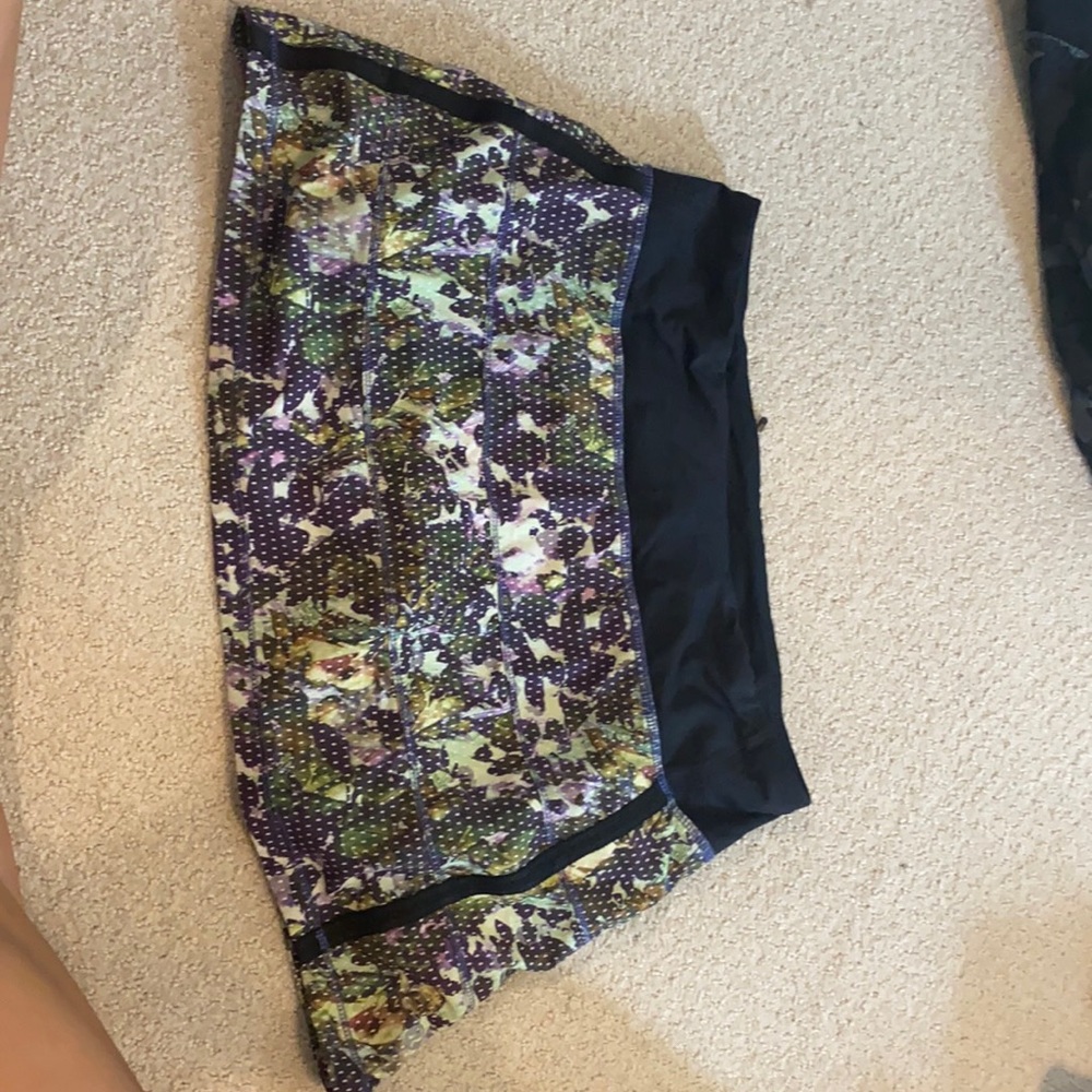 Lululemon camo/speckled skirt